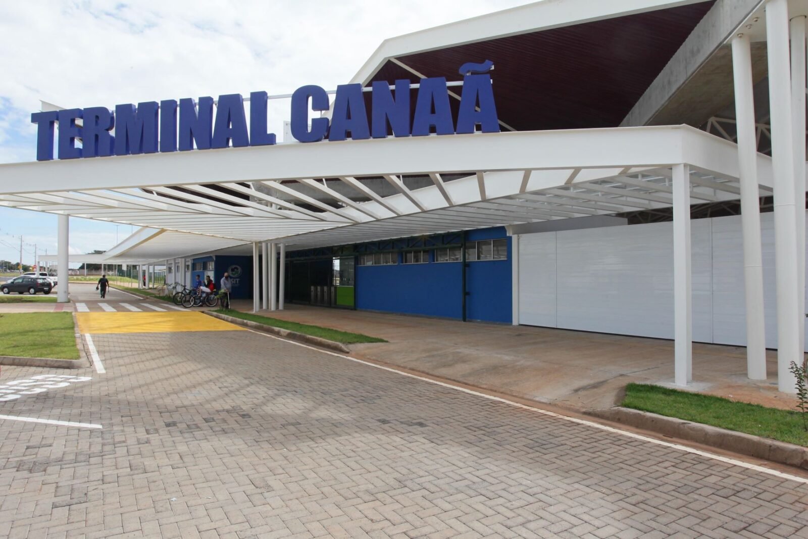 Terminal de ônibus do bairro Canaã é entregue à comunidade