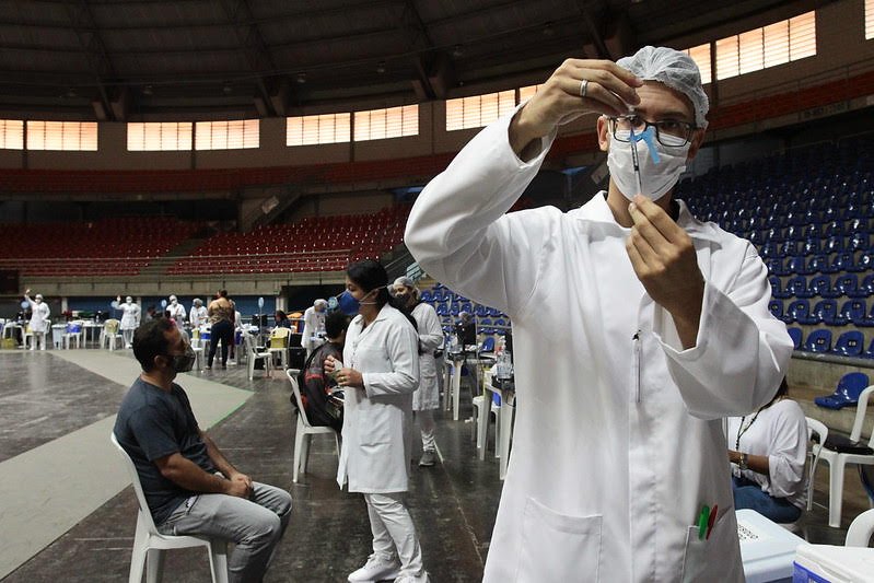 Início vacinação de crianças acima 6 meses contra Covid-19