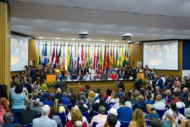 Posse do ministro Silvio Almeida chega ao primeiro lugar dos assuntos mais comentados no Twitter