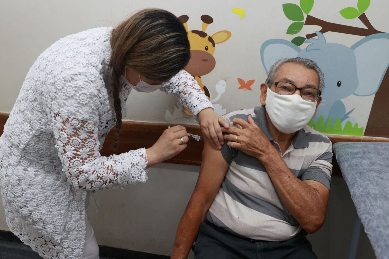 Começa aplicação de dose bivalente contra Covid-19 em Uberlândia