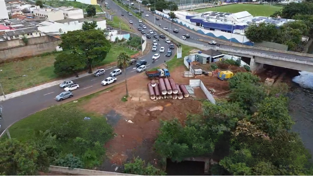 Obras de ampliação da rede de esgotamento sanitário da Rondon atingem 34% de evolução