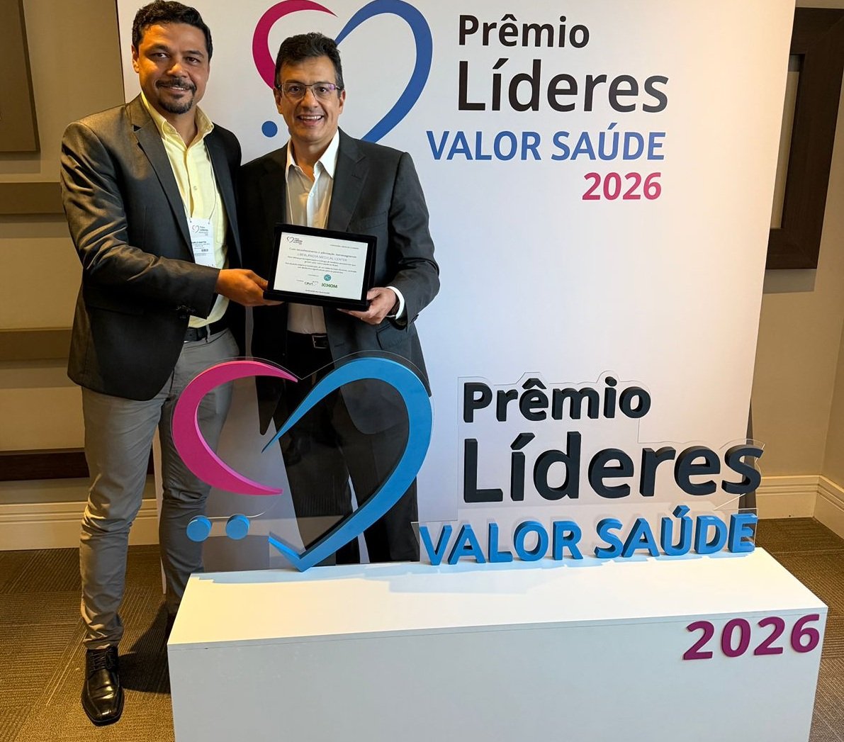 Murilo Benjamin, diretor administrativo e Dr. Alexandre de Menezes, diretor presidente do Hospital UMC